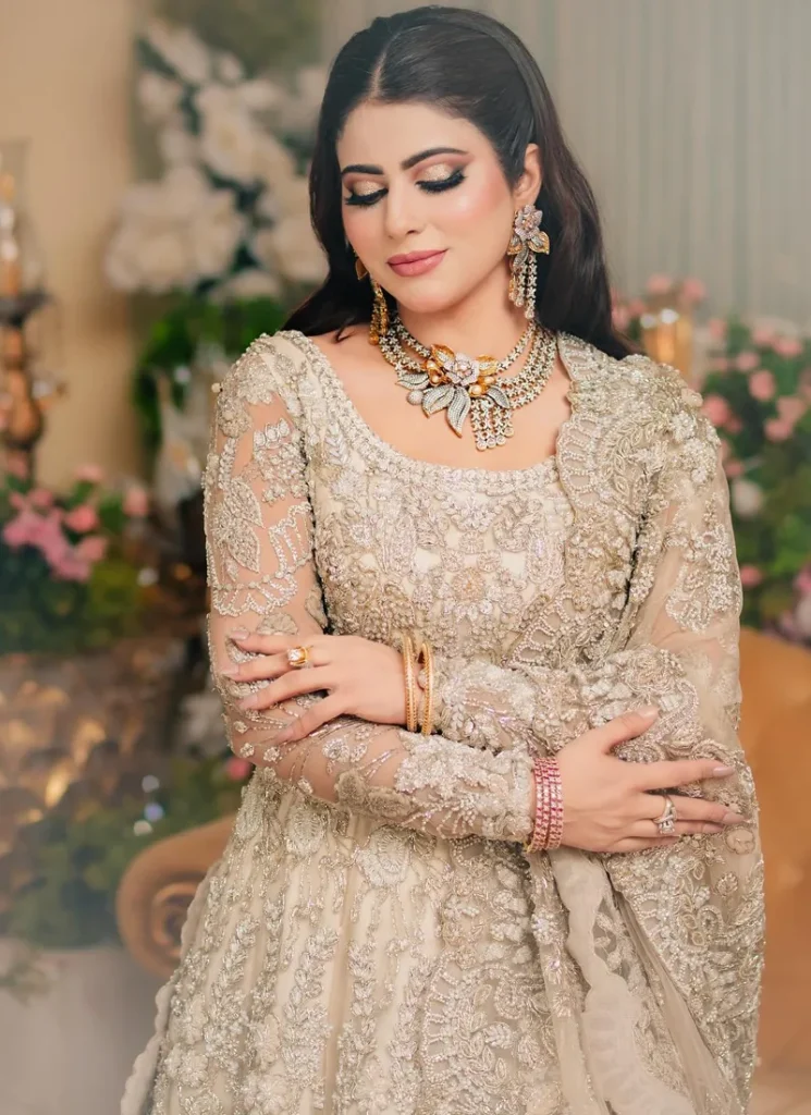 Arabic Bridal Dress in Ivory Video